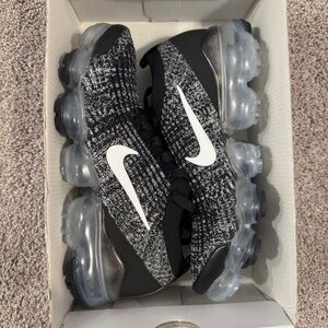 Nike Air VaporMax FlyKnit 3 Oreo Sneakers